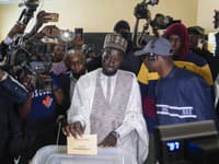 V prezidentských voľbách v Senegale priebežne vedie opozičný kandidát Faye