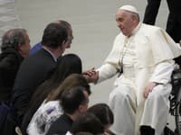 Pápež sa nezúčastnil na krížovej ceste v Koloseu, aby si šetril zdravie