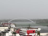 Saharský prach zatemnil oblohu: Pozrite sa na zábery, ako to vyzeralo nad Bratislavou