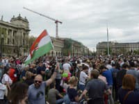 Na sobotňajšom protivládnom proteste v Budapešti bolo 250-tisíc ľudí