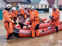 MIMORIADNY ONLINE Situácia so záplavami v meste Orsk po pretrhnutí hrádze je kritická