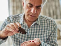 Odborníci varujú: Seniori, nikdy neužívajte týchto ŠESŤ vitamínových doplnkov! Pozor hlavne na ten piaty