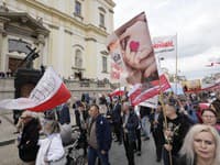 Tisíce ľudí sa v Poľsku vydali do ulíc: Protestujú proti liberalizácii pravidiel na vykonávanie interrupcií