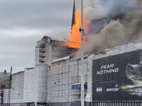 AKTUÁLNE V Dánsku horí najznámejšia turistická atrakcia: Desivé zábery! Zrútila sa veža historickej budovy