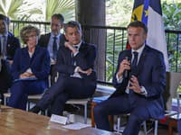 Macron pricestoval do Novej Kaledónie: Francúzski policajti tam ostanú aj počas olympijských hier