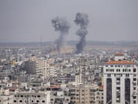 Najmenej 25 mŕtvych po izraelských útokoch na stanové tábory v Pásme Gazy