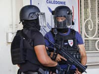 Nepokoje v Novej Kaledónii: Rabujúci podpálili policajnú stanicu a radnicu v hlavnom meste