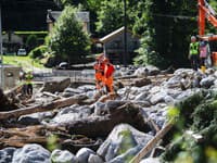 Po búrkach a zosuvoch pôdy vo Švajčiarsku naďalej pátrajú po viacerých nezvestných