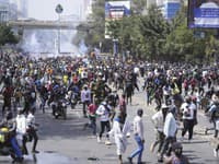 MIMORIADNE Totálny chaos v Afrike: Útok na parlament, streľba a desiatka mŕtvych! Telá ležia na ulici