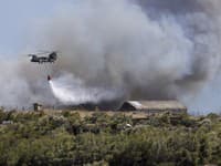 Hasičom sa podarilo zastaviť šírenie lesných požiarov v okolí Atén