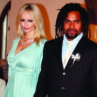 Adrianinmu manželovi napadnutie kameramana prešlo.