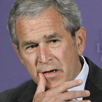 Bush sa chcel pôvodne stretnúť s Walesom v piatok, stretnutie v gdanskej lodenici zrušila americká strana pre nabitý program prezidenta Busha