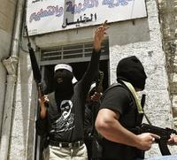 Stovky bojovníkov Fatahu v sobotu vyháňali predstaviteľov Hamásu z úradov na západnom brehu Jordánu.