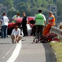 Fiat skončil zničený vo vodidlách. Telo muža z neho vyťahovali po častiach.