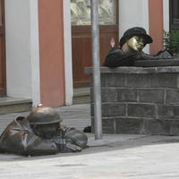 Čumil a jeho živý dvojník.