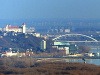 BRATISLAVA - Meteorológovia v pondelok upozornili na zhoršenú kvalitu ovzdušia v Bratislave. Smogová situácia spôsobená prízemným ozónom trvá od 14.00 h do odvolania. Na svojej stránke o tom informoval Slovenský hydrometeorologický ústav (SHMÚ). Bratislavčania, zle sa vám dýcha? Meteorológovia poznajú odpoveď, za všetko môže toto