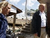WASHINGTON - Americký prezident Donald Trump prisľúbil v stredu pomoc obyvateľom, ktorí zápasia s následkami tropickej cyklóny Florence, pričom navštívil zasiahnuté oblasti v Severnej Karolíne, aby sa osobne presvedčil o rozmeroch katastrofy. Hurikán spustošil Severnú Karolínu: Trump na mieste skazy, prisľúbil pomoc