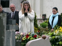 Eva Muková na manželovom pohrebe.