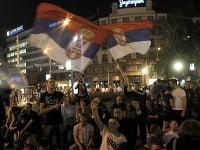 Nacionalisti protestujú proti zadržaniu Ratka Mladiča