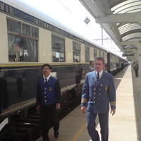 Personál Orient Expressu sa na cestu po Slovensku tešil.
