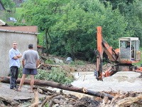 Škody po záplavách v obci Píla