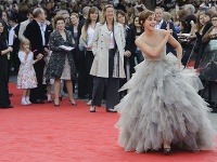 Emma Watson pózuje na premiére záverečnej časti ságy o Harrym Potterovi
