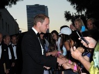 Princ William sa v Hollywoode zdraví s fanúšikmi