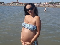 Agáta Hanychová sa v deviatom mesiaci tehotenstva vybrala k moru. 