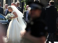 Zara Phillips prichádza na svadbu