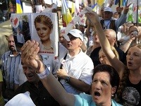 Protesty proti väzbe Tymošenkovej v centre Kyjeva pokračujú