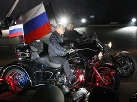 Vladimír Putin si vyskúšal jazdu na trojkolke