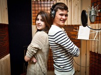 Celeste Buckingham a Noah Ellenwood nahrávajú duet