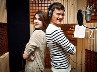 Celeste Buckingham a Noah Ellenwood nahrávajú duet