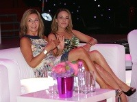 Nohy na tlačovej konferencii ukázali aj moderátorka Alena Heribanová a herečka Karin Haydu. 