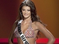 Naša reprezentantka Dagmar Kolesárová na svetovom finále súťaže Miss Universe predviedla ukážkovú postavu.