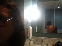 Demi Moore prekvapila lascívnym autoportrétom v kúpeľni.