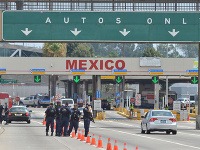 Pád strechy na hraničnom prechode medzi USA a Mexikom si vyžiadal najmenej 17 zranených