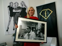 Gabriela Drobová s vydraženým obrazom. 