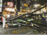Tajfún Roke zasiahol Japonsko