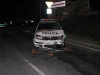 ZniČené policajné auto