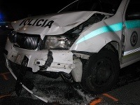Nehoda policajného auta a BMW