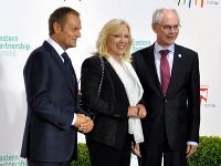 Predseda vlády Poľska Donald Tusk, predsedníčka vlády SR Iveta Radičová a predseda Európskej rady Herman van Rompuy 