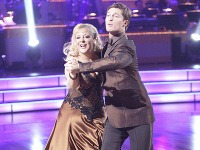 Nancy Grace s partnerom Tristanom Macmanusom v šou Dancing with the Stars.