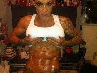 Jodie Marsh sa za osem týždňov poctivého tréningu zmenila na nepoznanie.