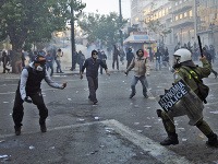 V prvý deň generálneho štrajku prepukli v Grécku násilnosti
