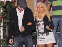 Christina Aguilera s milencom, no bez spodnej časti oblečenia.