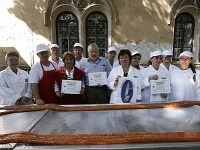 Rekordne dlhá klobása meria 101,07 m