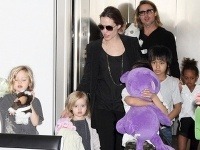 Angelina Jolie a Brad Pitt tvoria so šiestimi ratolesťami naozaj veľkú rodinu.