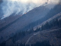 Obrovské územie zachvátil požiar v Nízkych Tatrách neďaleko obce Vyšná Boca