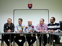 Členovia LOZ Peter Malinovský, Ján Sýkora, Marian Kollár, Peter Visolajský a Pavel Oravec